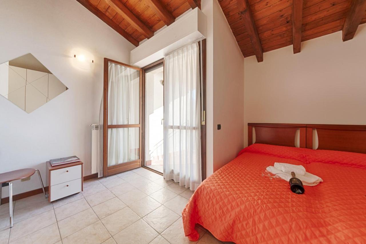2-Bedroom Lakeview Apartment At The Lake Acquaseria Zewnętrze zdjęcie